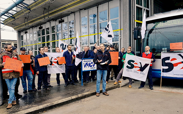 Chauffeurs des VMCV rouges de colère et mobilisés
