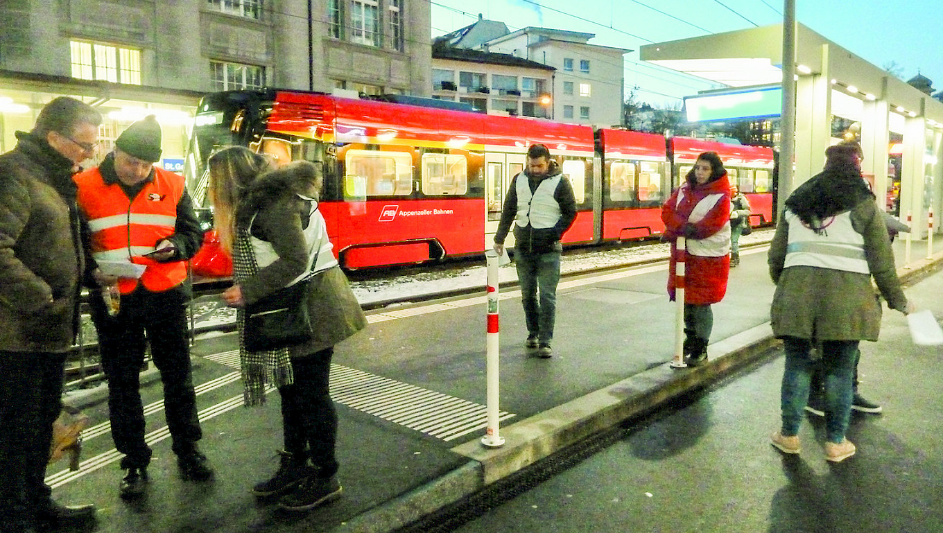SEV-Protestaktion vom 18. Dezember in St. Gallen gegen das ungenügende Lohnangebot des AB-Verwaltungsrats. Am Nachmittag protestierten FWB-Mitarbeitende in Frauenfeld.
