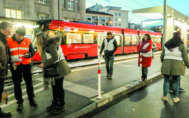 SEV-Protestaktion vom 18. Dezember in St. Gallen gegen das ungenügende Lohnangebot des AB-Verwaltungsrats. Am Nachmittag protestierten FWB-Mitarbeitende in Frauenfeld.