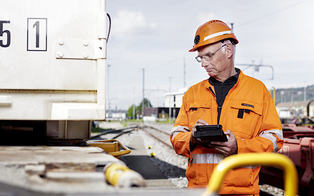 Il SEV si attende dal nuovo azionista un contributo all’assicuramento dei posti di lavoro sul lungo termine. FFS Cargo deve rimanere un datore di lavoro sociale e attrattivo.