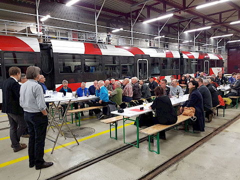 100 Jahre SEV im Depot der Frauenfeld-Wil-Bahn in Wil am 29. Oktober 2019: Podium mit Paul Rechsteiner, Daniel M&uuml;ller-Jentsch und Giorgio Tuti, moderiert durch Peter Hartmann.
