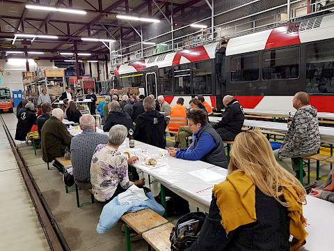 100 Jahre SEV im Depot der Frauenfeld-Wil-Bahn in Wil am 29. Oktober 2019: Podium mit Paul Rechsteiner, Daniel M&uuml;ller-Jentsch und Giorgio Tuti, moderiert durch Peter Hartmann.