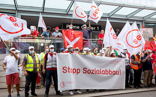 Viel Solidarität an der Protestversammlung «Gemeinsam gegen Lohnabbau»