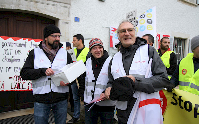 Les pires craintes dénoncées par le SEV, ici devant le Parlement jurassien le 27 novembre 2019, se révèlent malheureusement fondées.