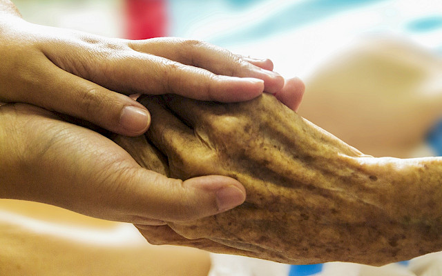 Depuis 2021, les proches aidants sont mieux reconnus