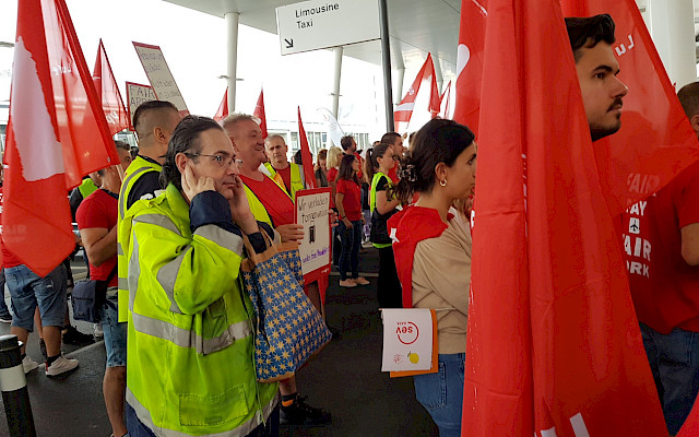 Swissport-Personal protestiert am Flughafen Zürich