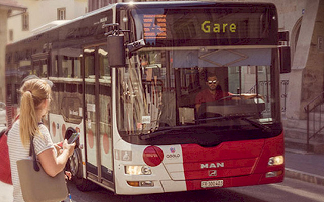 Für Busfahrer:innen sind regelmässige Weiterbildungskurse gesetzlich vorgeschrieben. © TPF