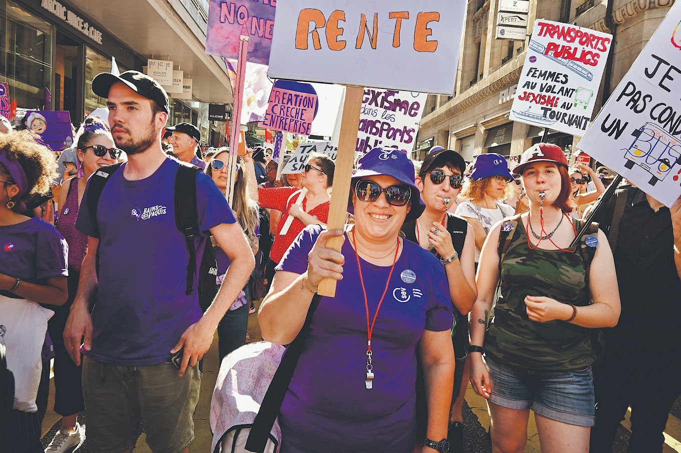 Lausanne. Une belle délégation tl et CFF parmi les 40'000 manifestant-e-s.