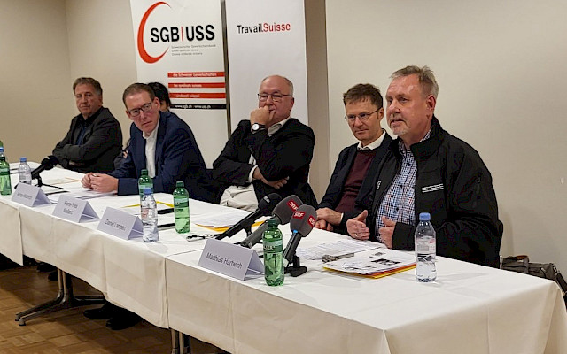 Matthias Hartwich (rechts) an der Medienkonferenz.