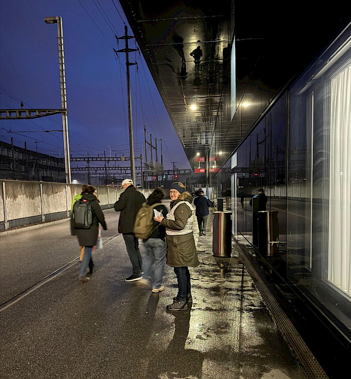 Action de tracts SEV le 13 f&eacute;vrier t&ocirc;t le matin au si&egrave;ge principal de CFF Cargo &agrave; Olten contre la r&eacute;duction du personnel et du trafic avec le projet &laquo;Genesis&raquo;.
