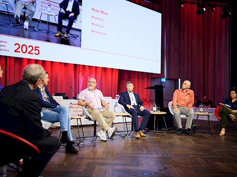 Podium "Stopp Gewalt gegen das &ouml;V-Personal" / &copy;Manu Friederich