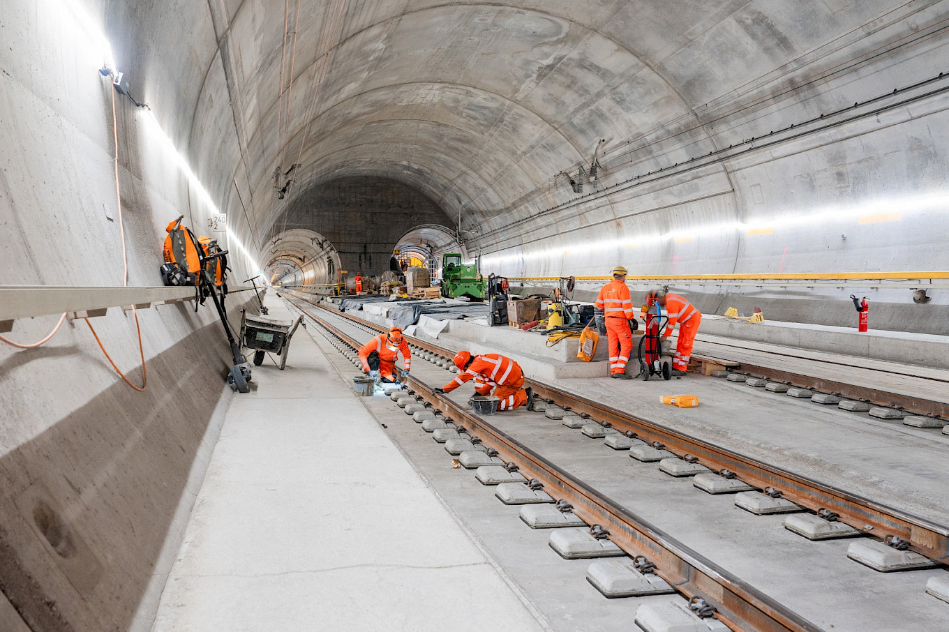 È necessario prevedere risorse sufficienti non solo per la costruzione, ma anche per la manutenzione e la gestione delle infrastrutture, compreso il personale necessario. Ciò vale anche per l'esercizio ferroviario. © FFS