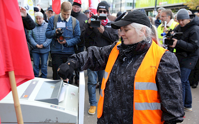 Zürcher ÖV-Personal protestiert für bessere Arbeitsbedingungen