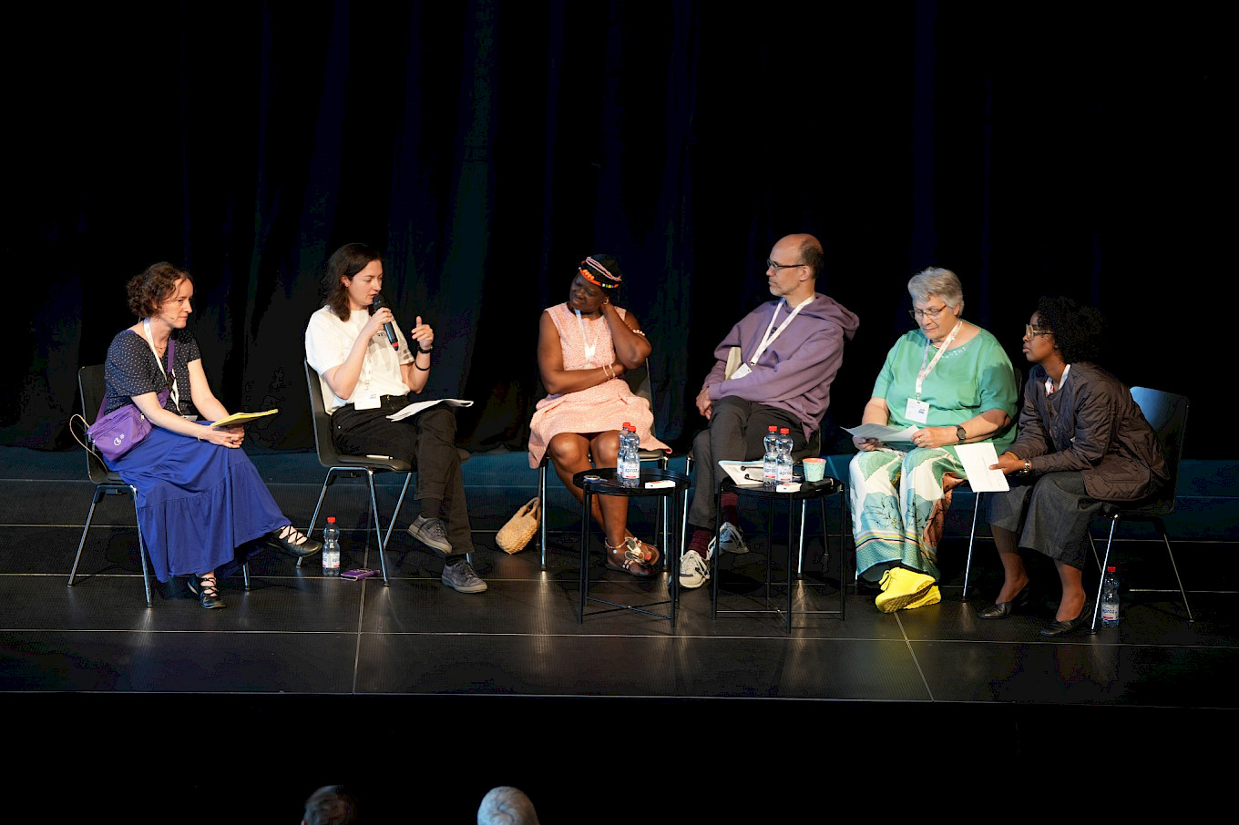 Sibylle Lustenberger, Lirija Sejdi, Lucy Oyubo Osterwalder, Tarek Naguib, Lilian Senn et Idil Abdulle discutent de la discrimination.