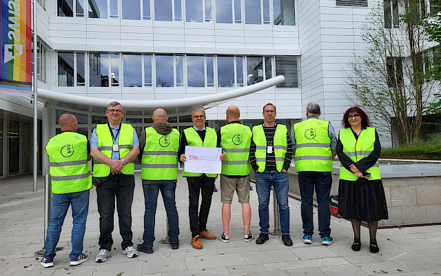 Die SEV-GATA-Delegation am 9. Juni am Swiss-Hauptsitz in Kloten vor der Übergabe der Petition für eine bessere Anerkennung der Leistungen des Personals im GAV an Swiss-CEO Jens Fehlinger.