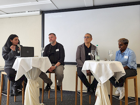 Podium zum Thema Hate Speech: v.r.n.l. Tabea Rai, Samir Riadh, Szabolcs Mihalyi und Besa Mahmuti.